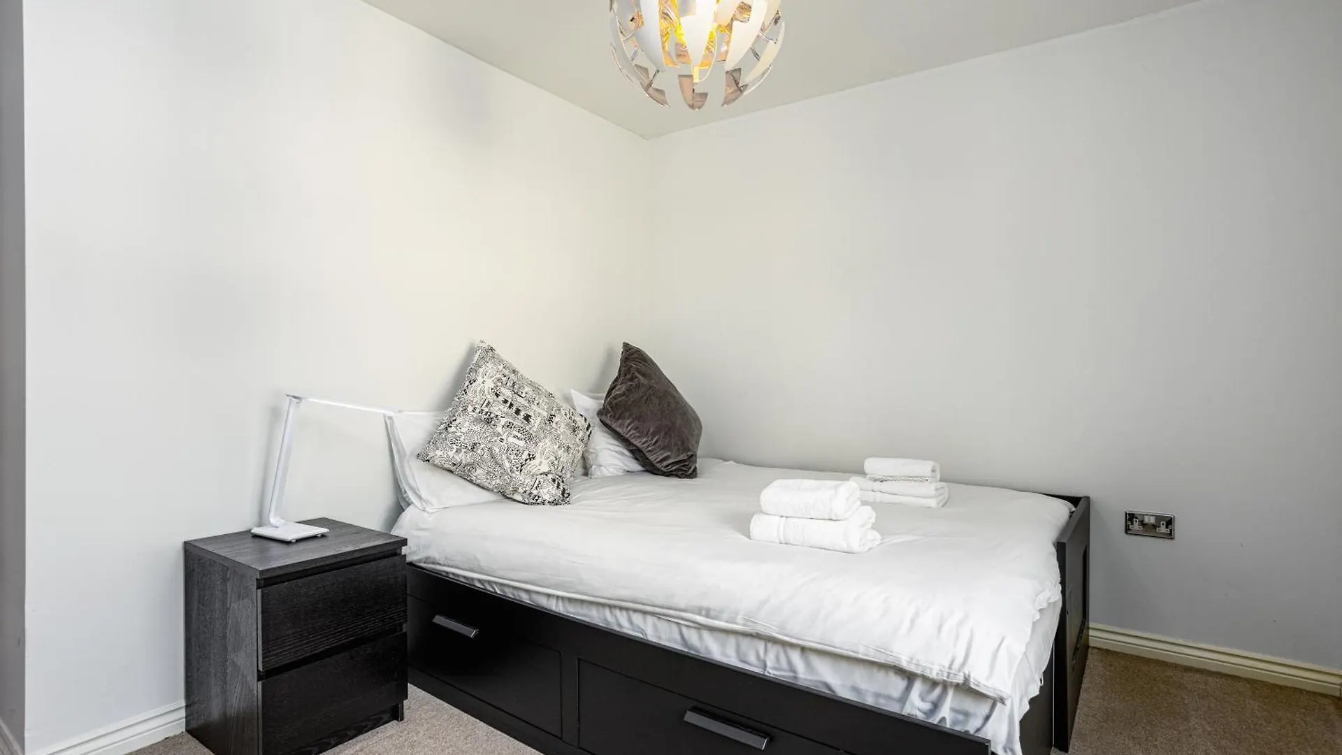 Comfy 2 Bedroom Apartment Near Edinburgh City Centre
