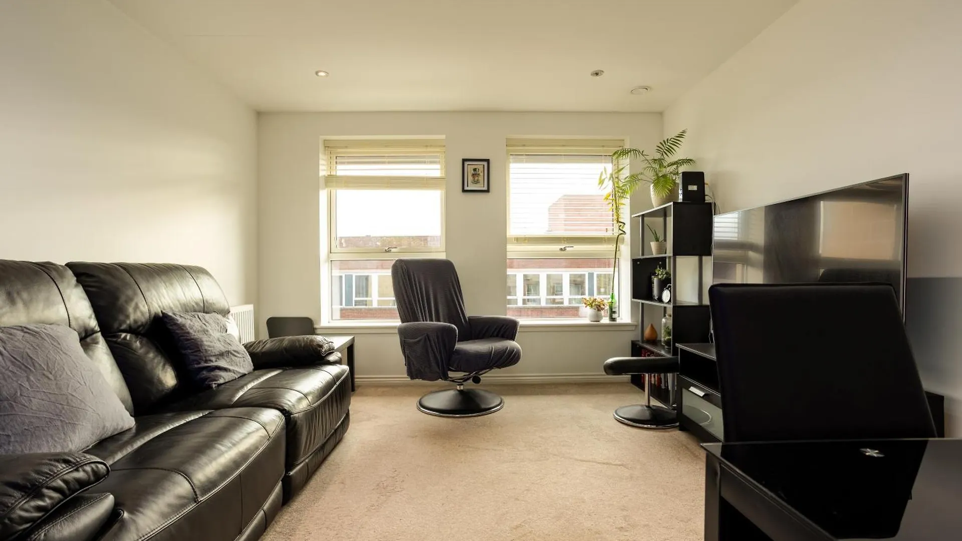 Comfy 2 Bedroom Apartment Near Edinburgh City Centre